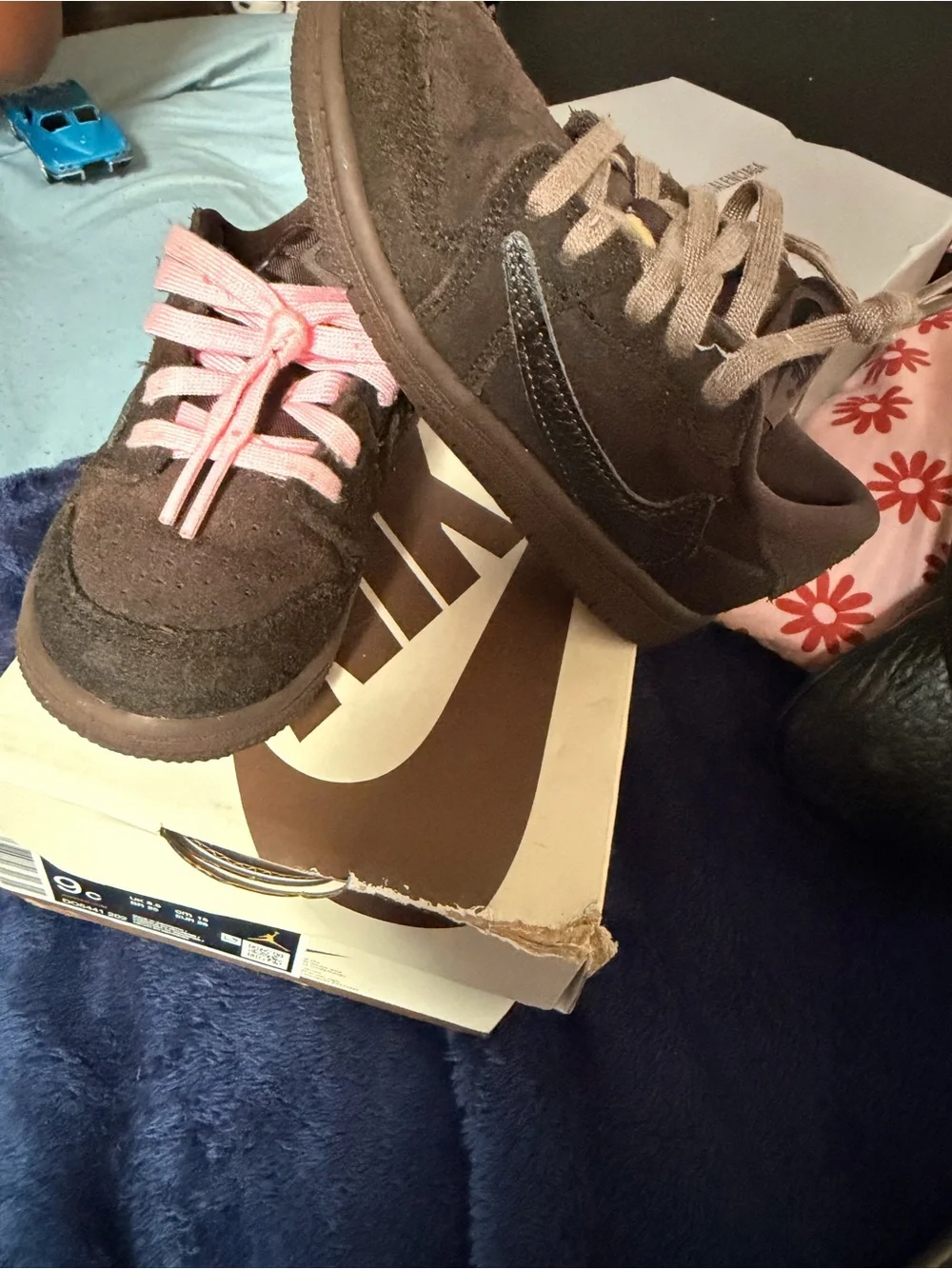 Brown Travis Scott’s Pink Accent Laces